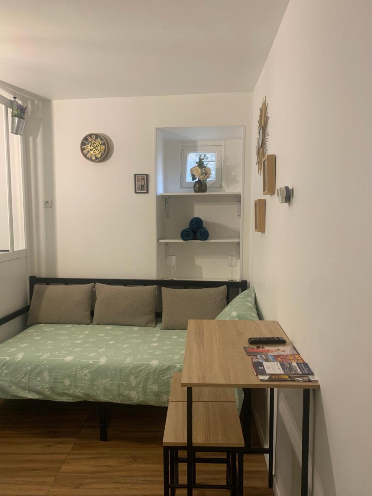 Apartment Cosy Art